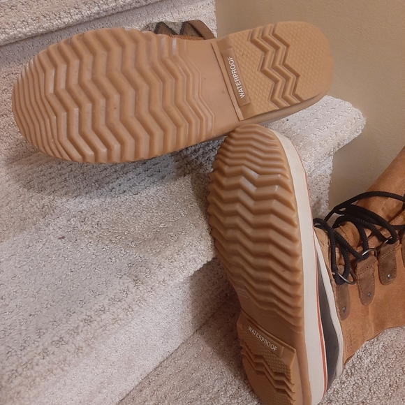 Hand crafted SOREL Waterproof  winter Boots - Picture 3 of 10